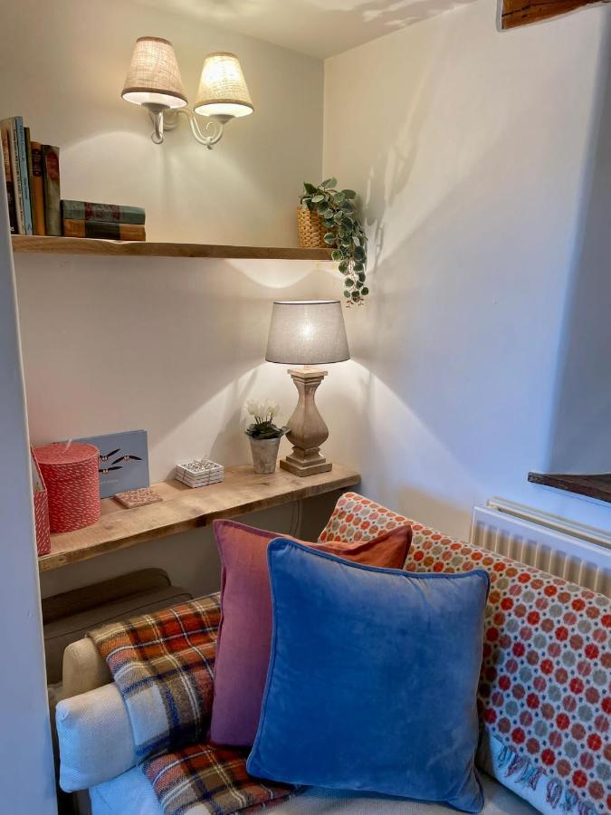 Hebe Cottage - Idyllic And Homely With Attention To Detail Atworth Zewnętrze zdjęcie